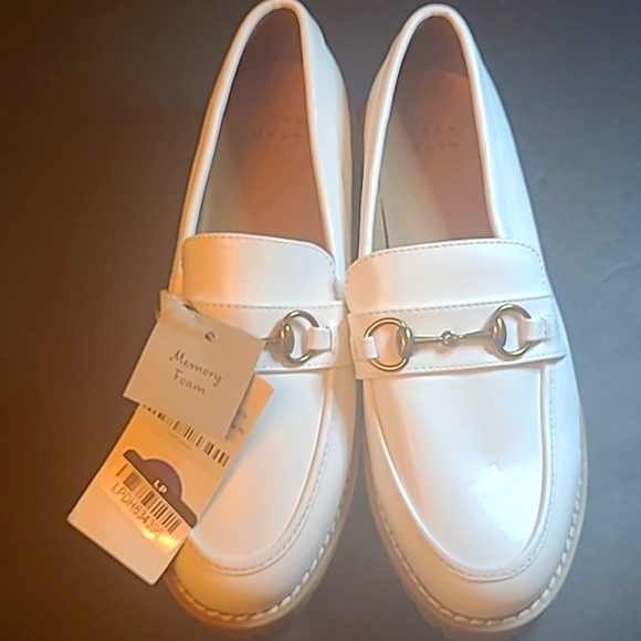 White platform loafers with gold detailing (NEVER WORN) with memory foam - Picture 1 of 5